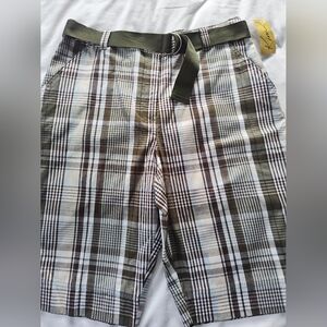 Kim Rogers Ladies (NWT) Bermuda Shorts. Size 12. Inseam 11".